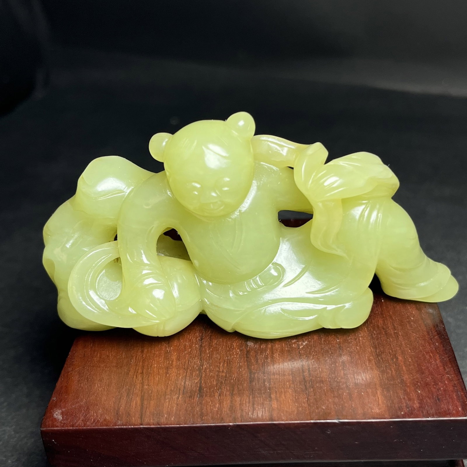 An Exquisite Yellow Jade Figure Hand Piece: Estimated Value:1400-2800 An Exquisite Yellow Jade Figure Hand Piece,Qing Dynasty,China,Size:88mmx25mmx46mm,Weight:115g
