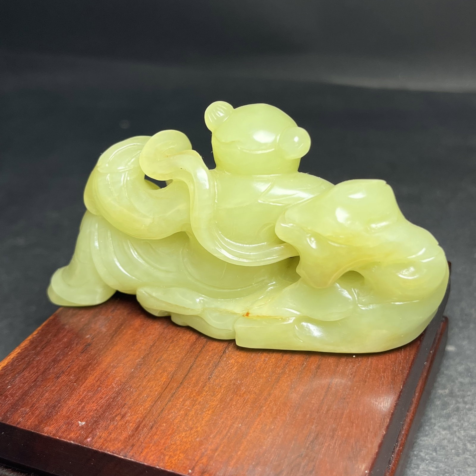 An Exquisite Yellow Jade Figure Hand Piece - 4