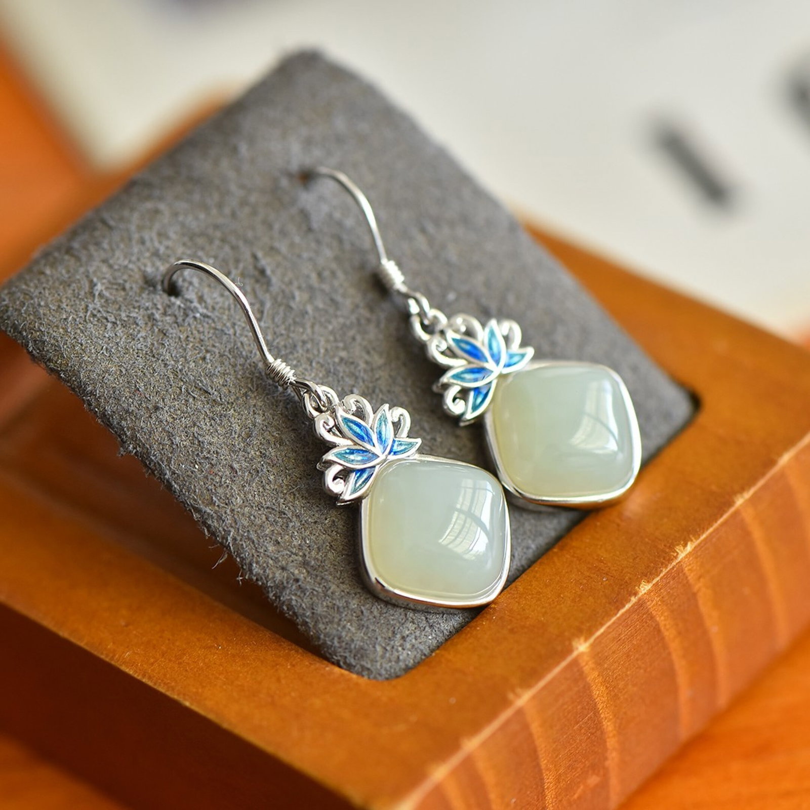 A Pair of Exquisite Sterling Silver Inlaid White Jade Enamel Earrings - 3