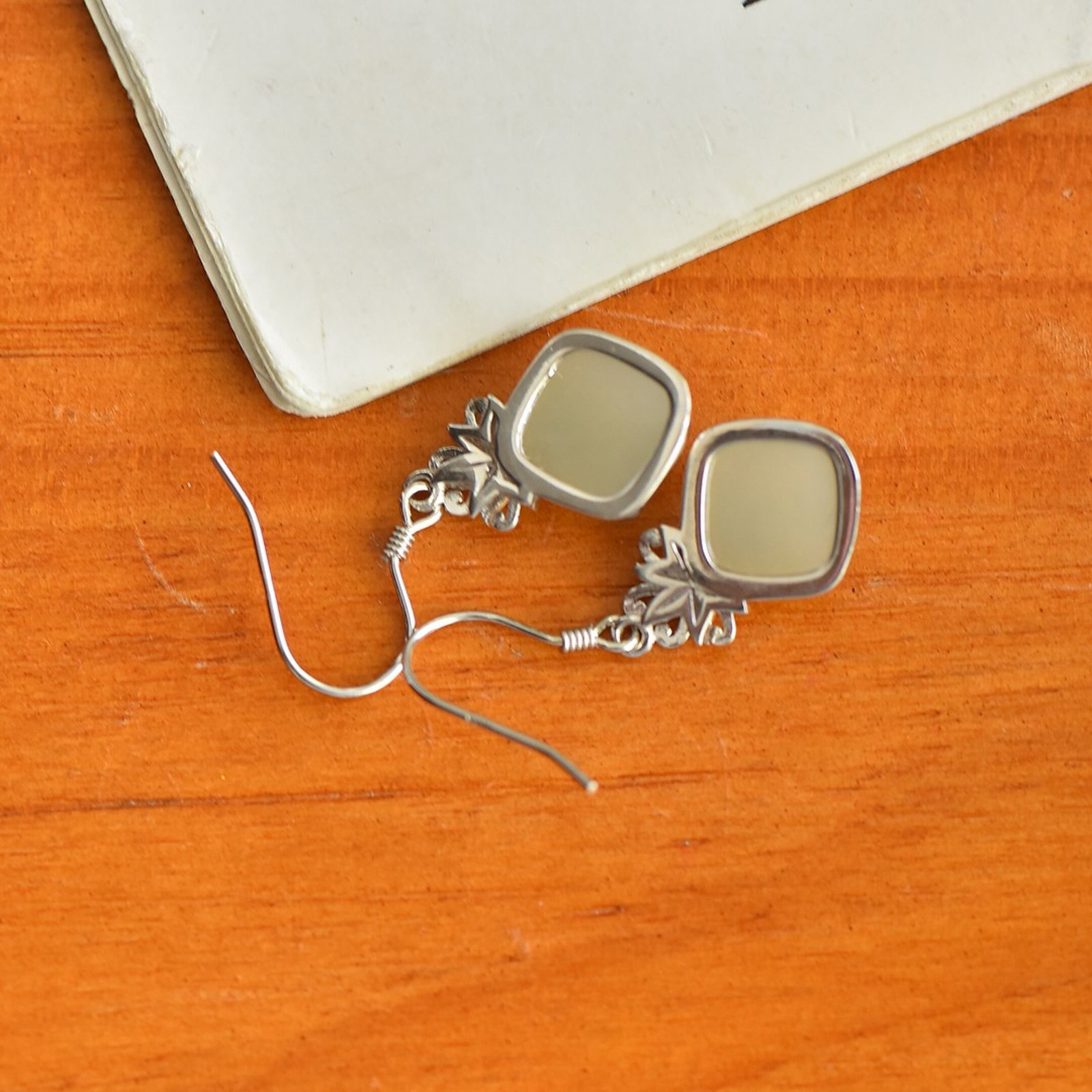 A Pair of Exquisite Sterling Silver Inlaid White Jade Enamel Earrings - 5