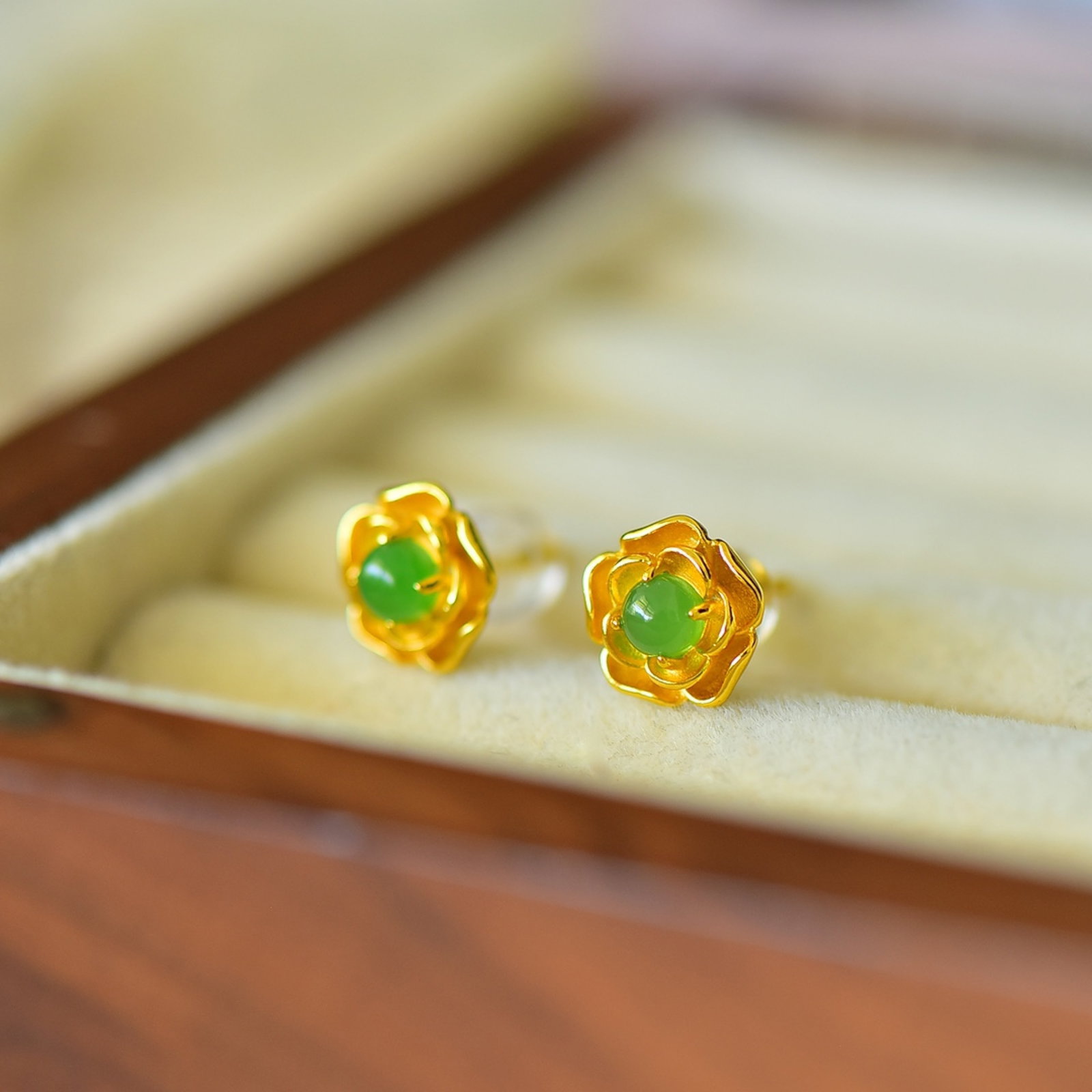 A Pair of Exquisite Sterling Silver-Gold Plated Inlaid Jasper Earrings - 2