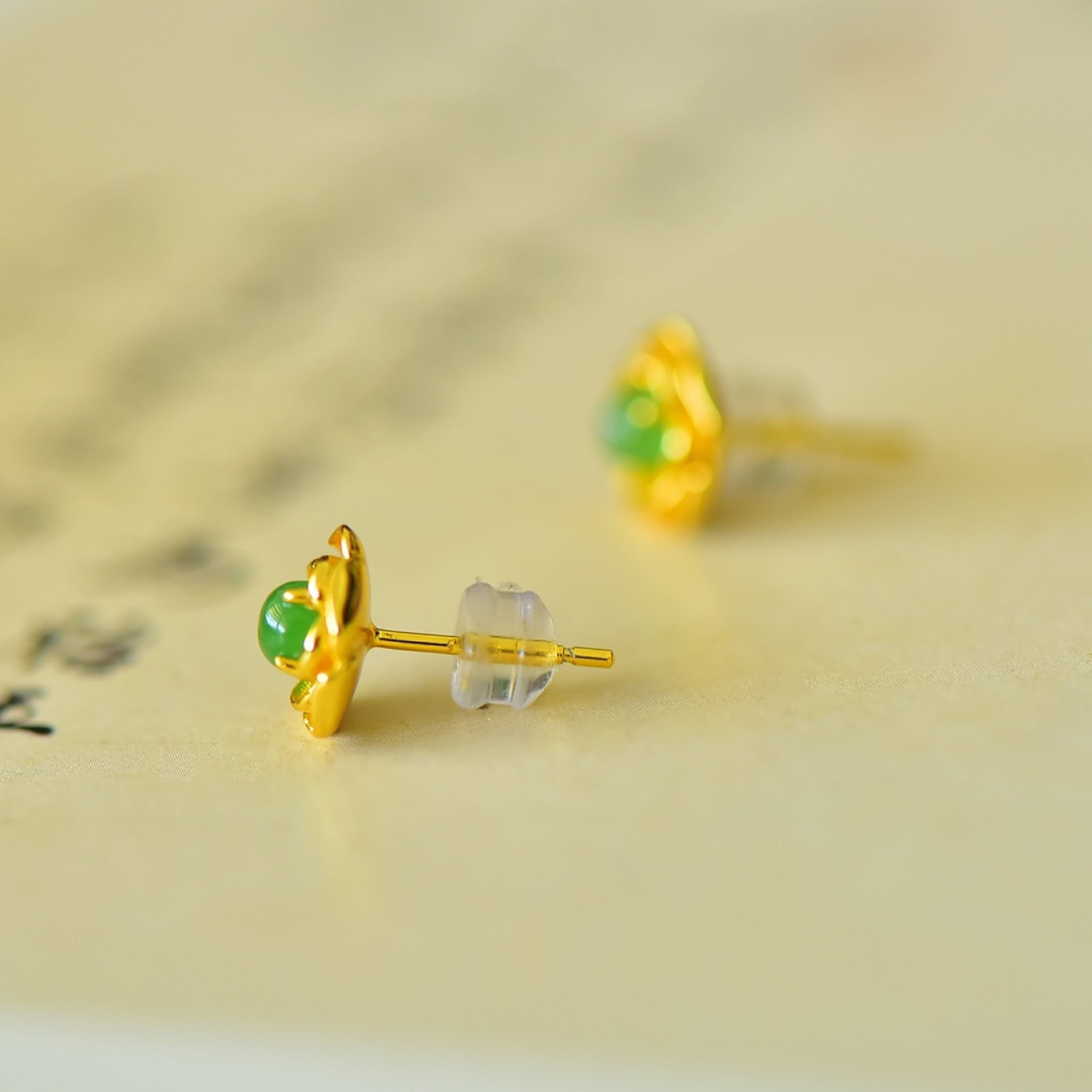 A Pair of Exquisite Sterling Silver-Gold Plated Inlaid Jasper Earrings - 5