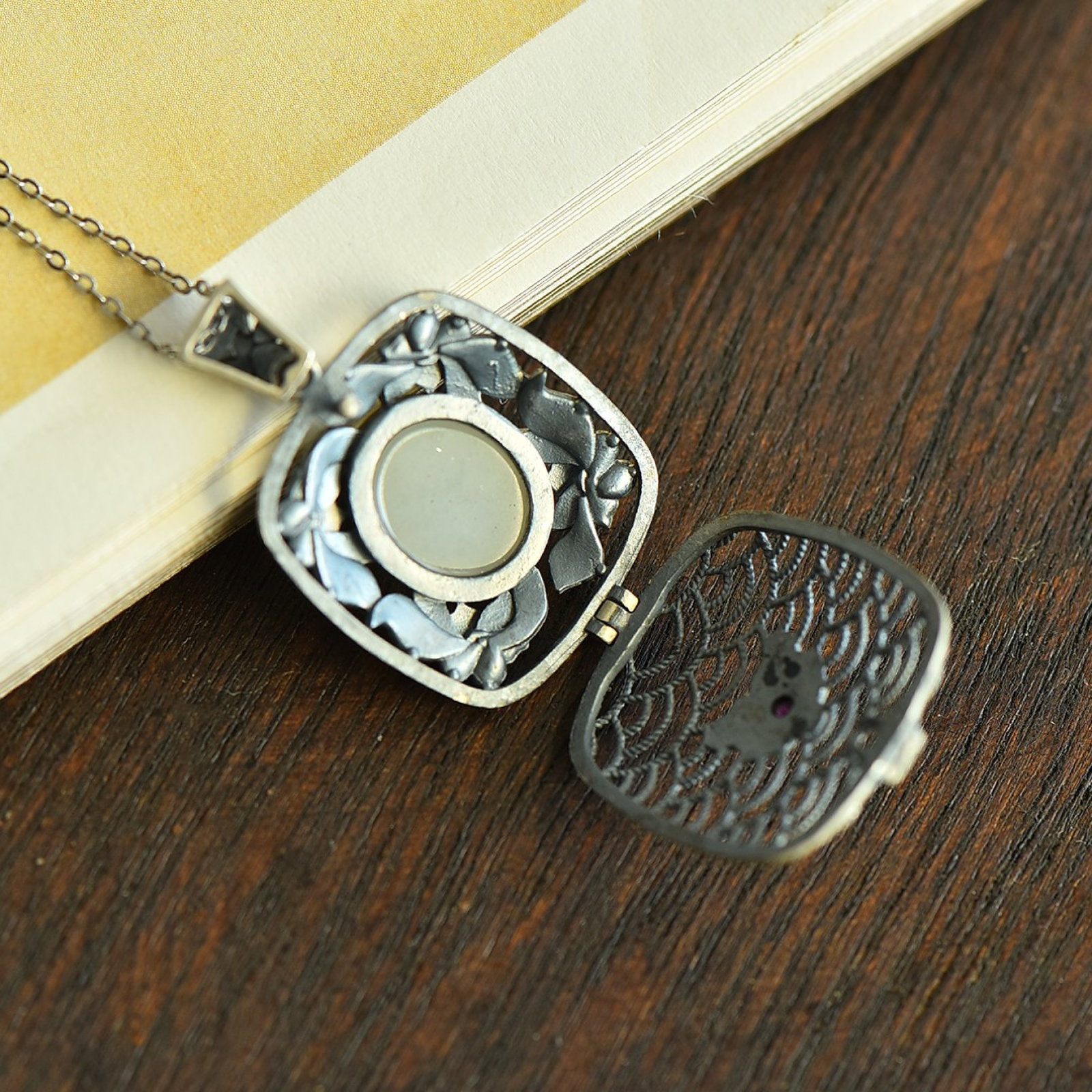 An Exquisite Sterling Silver Inlaid White Jade Pendant - 5
