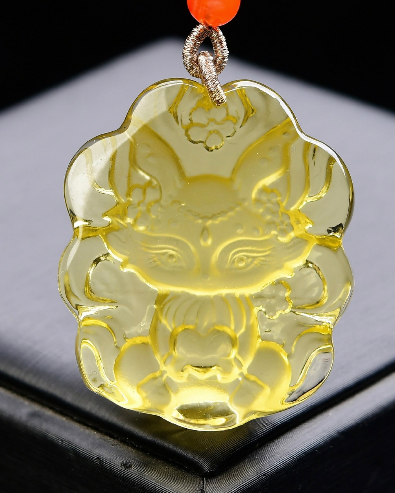An Exquisite Crystal Nine-Tailed Fox Pendant - 2