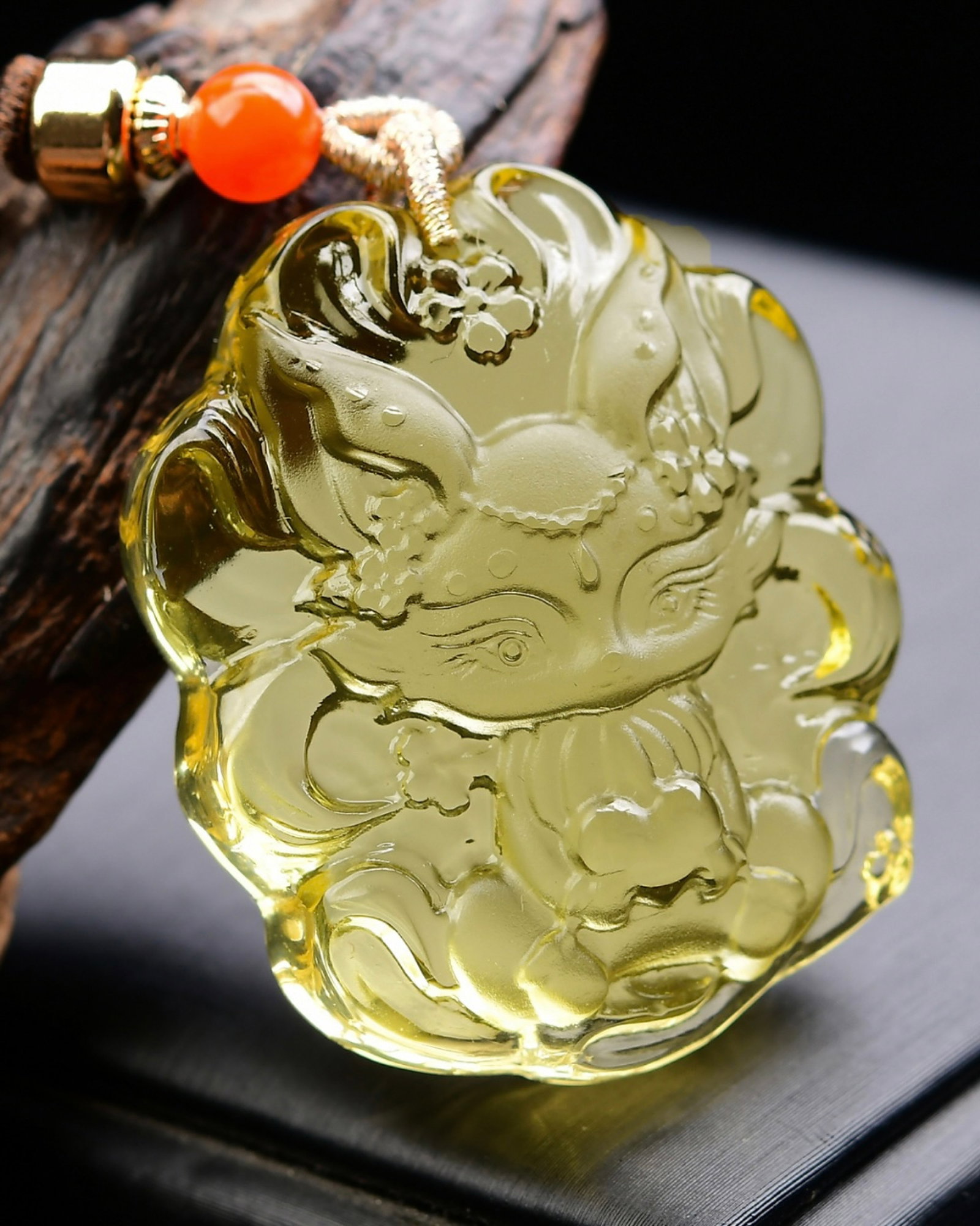 An Exquisite Crystal Nine-Tailed Fox Pendant - 3