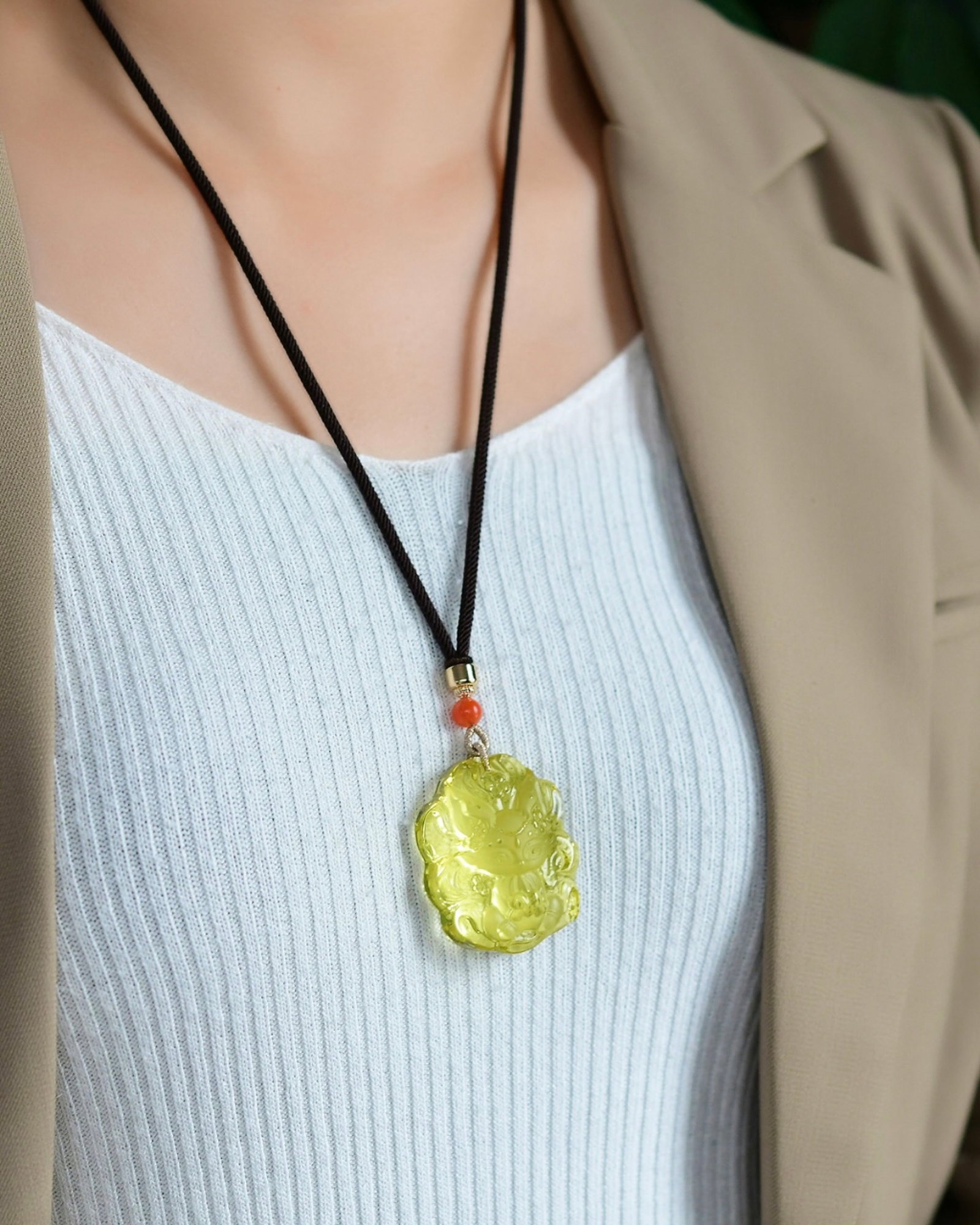 An Exquisite Crystal Nine-Tailed Fox Pendant - 6