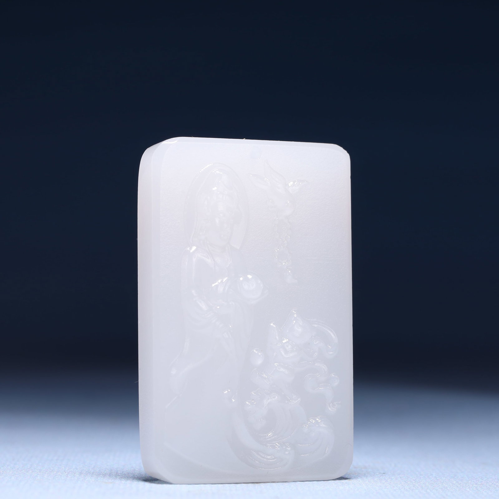 An Exquisite White Jade Statue of Avalokitesvara Pendant - 3