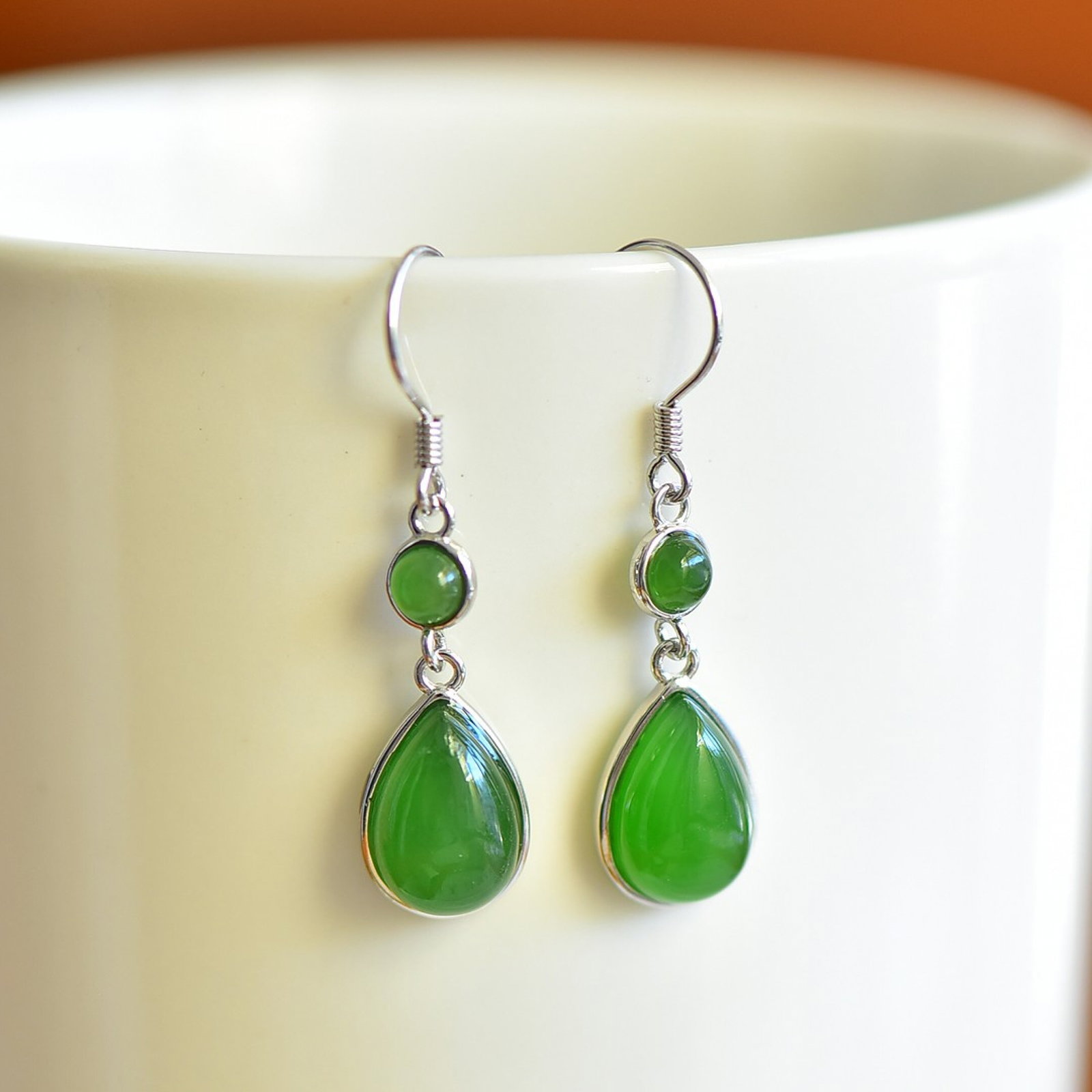 A Pair of Exquisite Sterling Silver Inlaid Jasper Earrings - 5