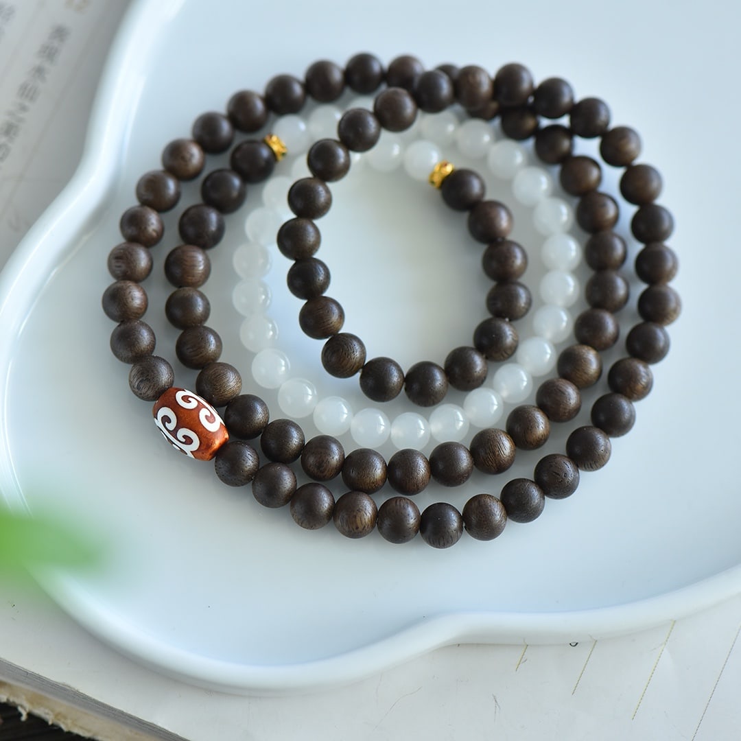 An Exquisite White Jade Eaglewood Bracelets - 2