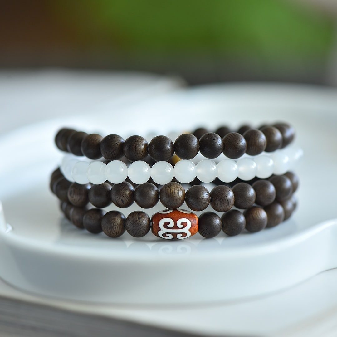 An Exquisite White Jade Eaglewood Bracelets - 3
