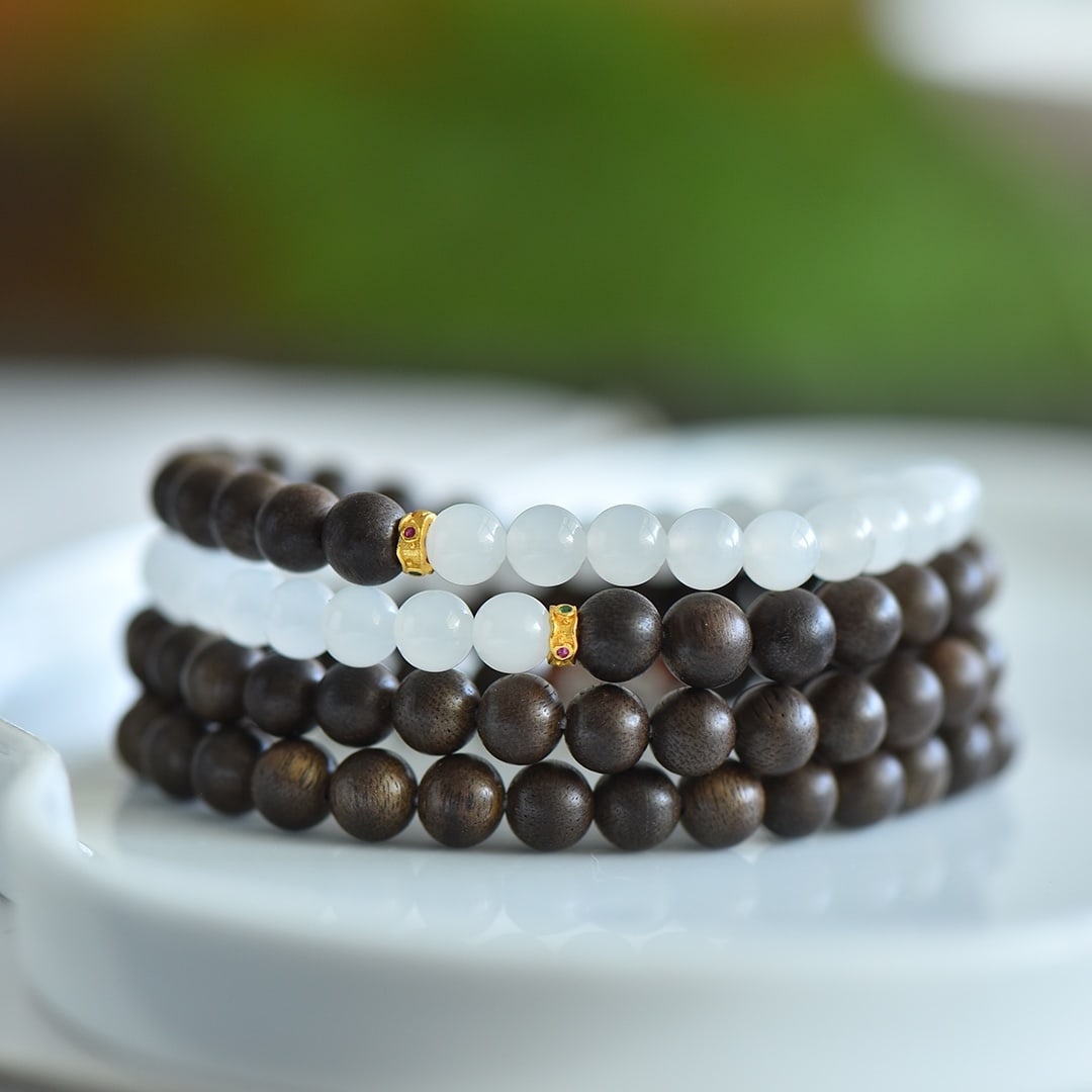 An Exquisite White Jade Eaglewood Bracelets - 4