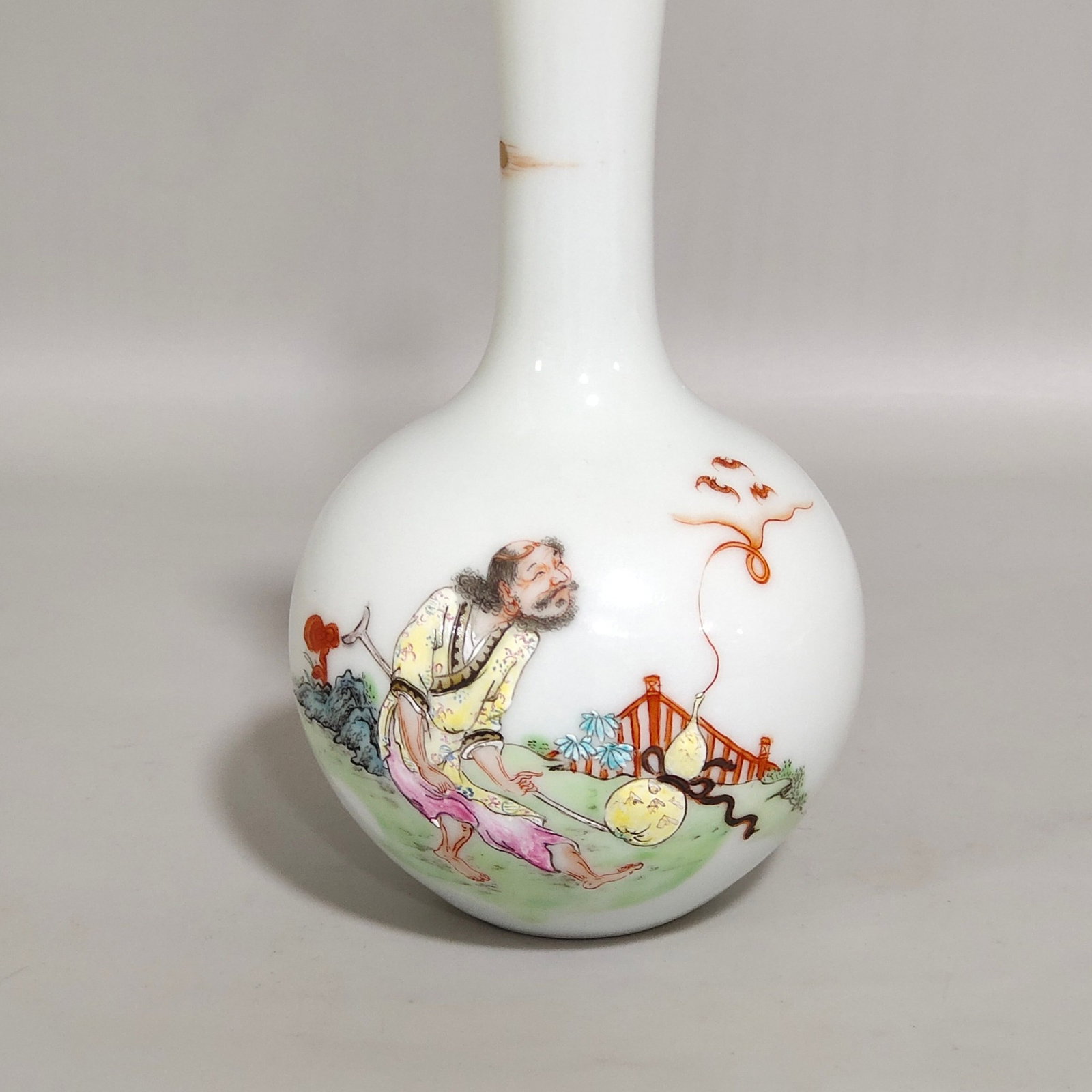 An Exquisite Famille-Rose Figure Pattern Vase - 4