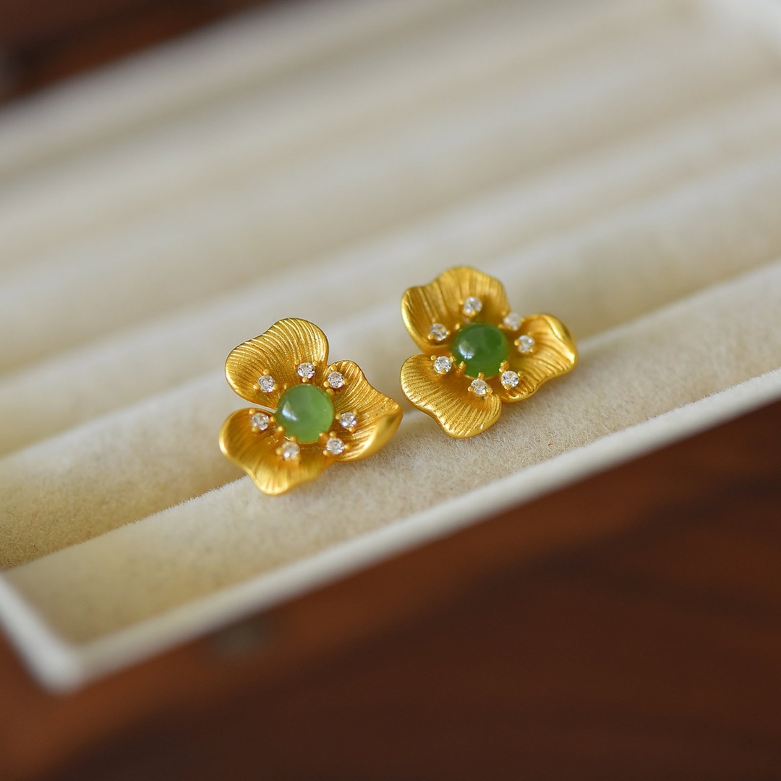 A Pair of Exquisite Sterling Silver-Gold Plated Inlaid Jasper Earrings - 2