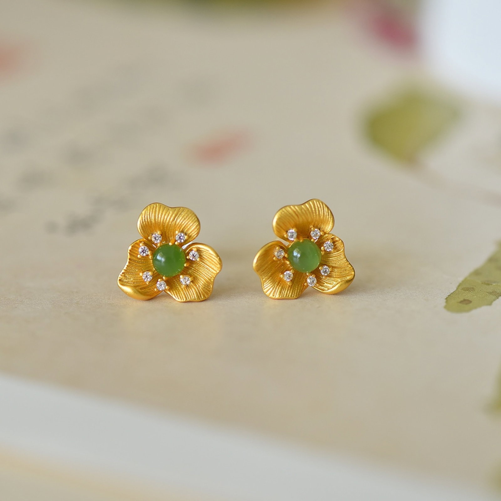 A Pair of Exquisite Sterling Silver-Gold Plated Inlaid Jasper Earrings - 3