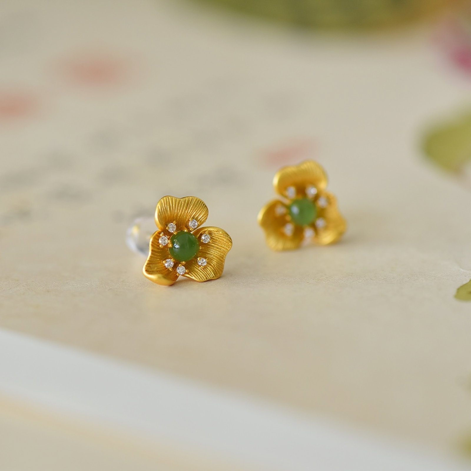 A Pair of Exquisite Sterling Silver-Gold Plated Inlaid Jasper Earrings - 4