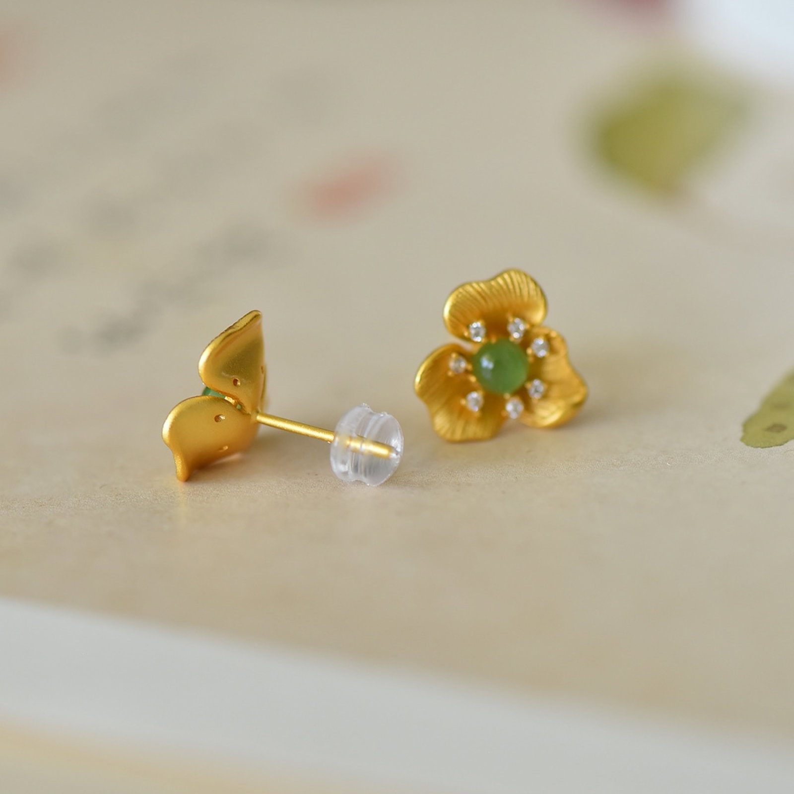 A Pair of Exquisite Sterling Silver-Gold Plated Inlaid Jasper Earrings - 5