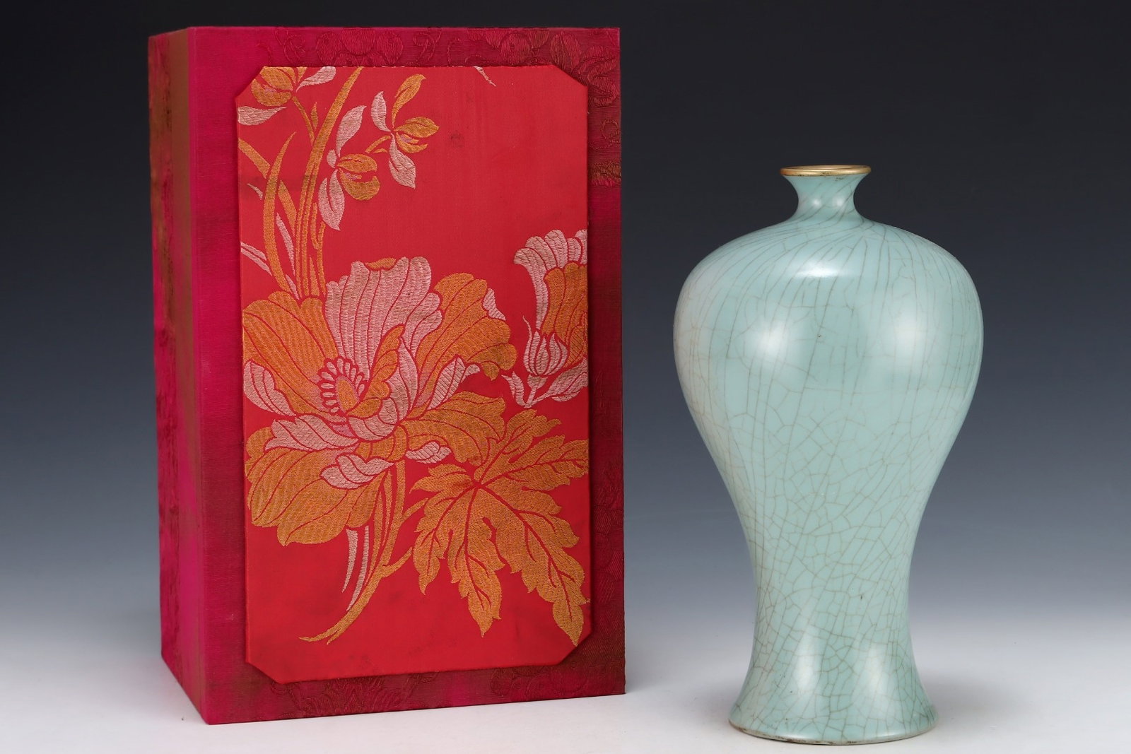 An Exquisite Ru yao Sky Blue Glazed Cover with Gold Vase,with an Imperial Poem by Emperor Qianlong: Estimated Value:1800-3600 An Exquisite Ru yao Sky Blue Glazed Cover with Gold Vase,with an Imperial Poem by Emperor Qianlong,Song Dynasty,China,Size:11inx6.2in