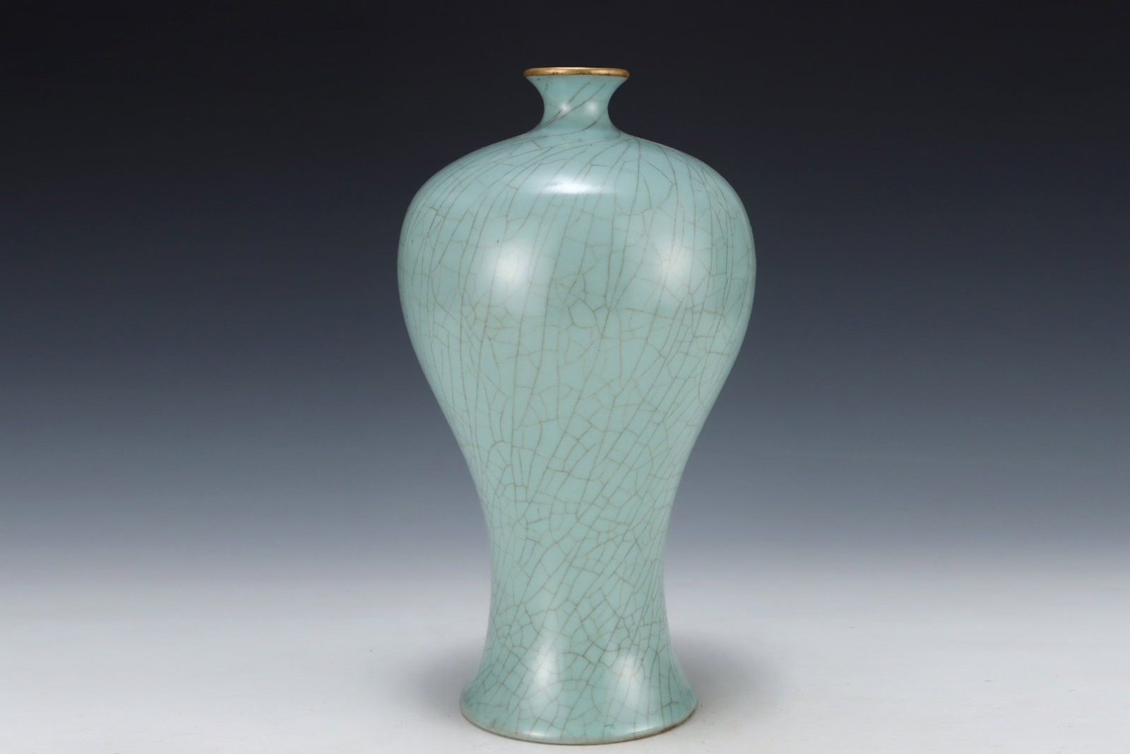 An Exquisite Ru yao Sky Blue Glazed Cover with Gold Vase,with an Imperial Poem by Emperor Qianlong - 2