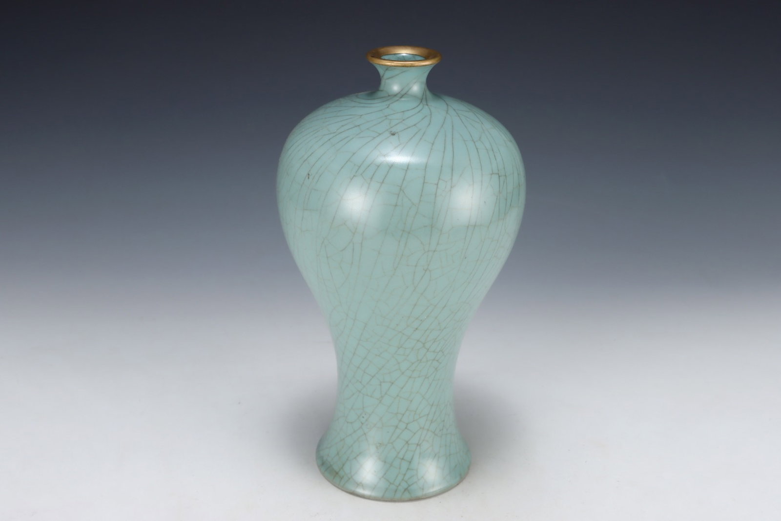 An Exquisite Ru yao Sky Blue Glazed Cover with Gold Vase,with an Imperial Poem by Emperor Qianlong - 3