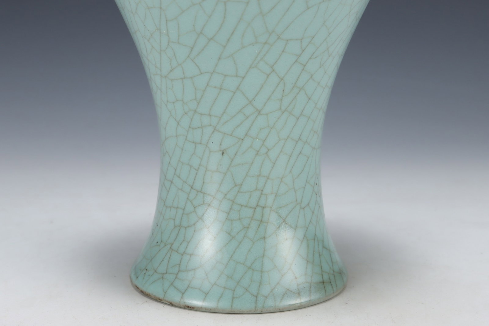 An Exquisite Ru yao Sky Blue Glazed Cover with Gold Vase,with an Imperial Poem by Emperor Qianlong - 5