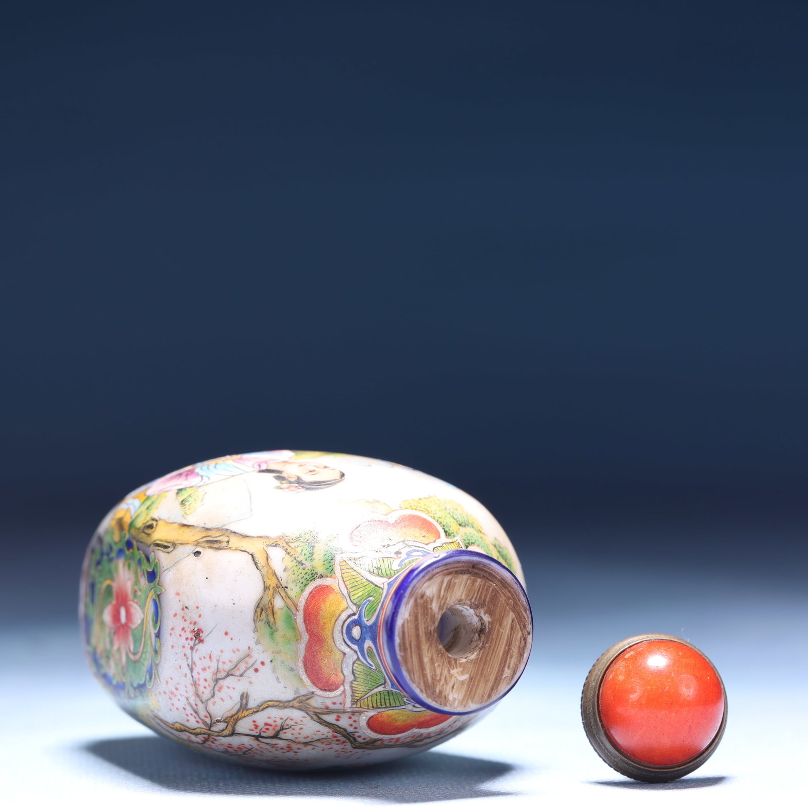 An Exquisite Glass Character and Story Pattern Snuff Bottle - 8