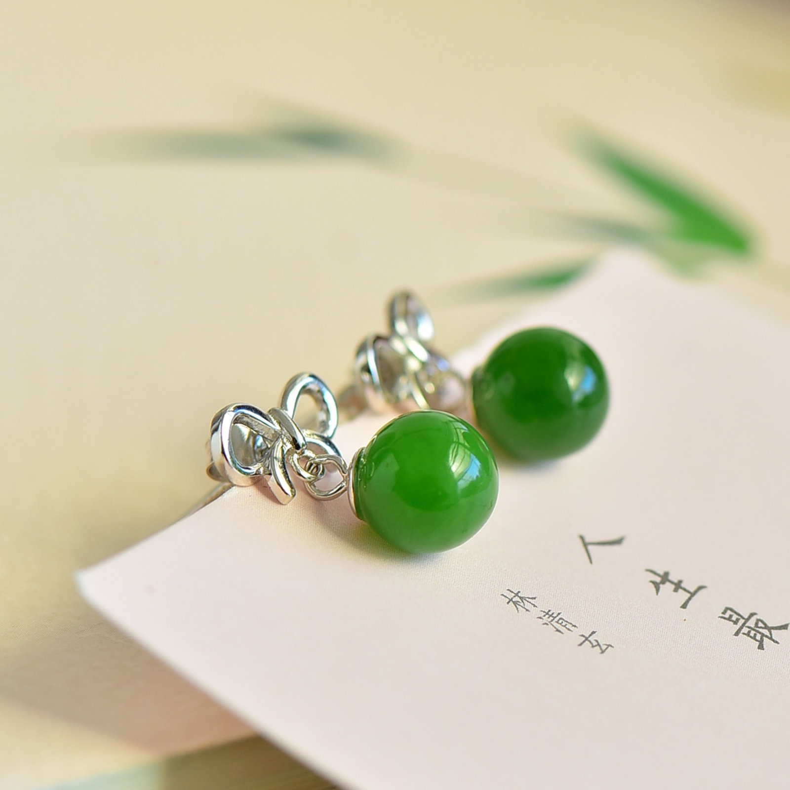 A Pair of Exquisite Sterling Silver Inlaid Jasper Earrings - 5
