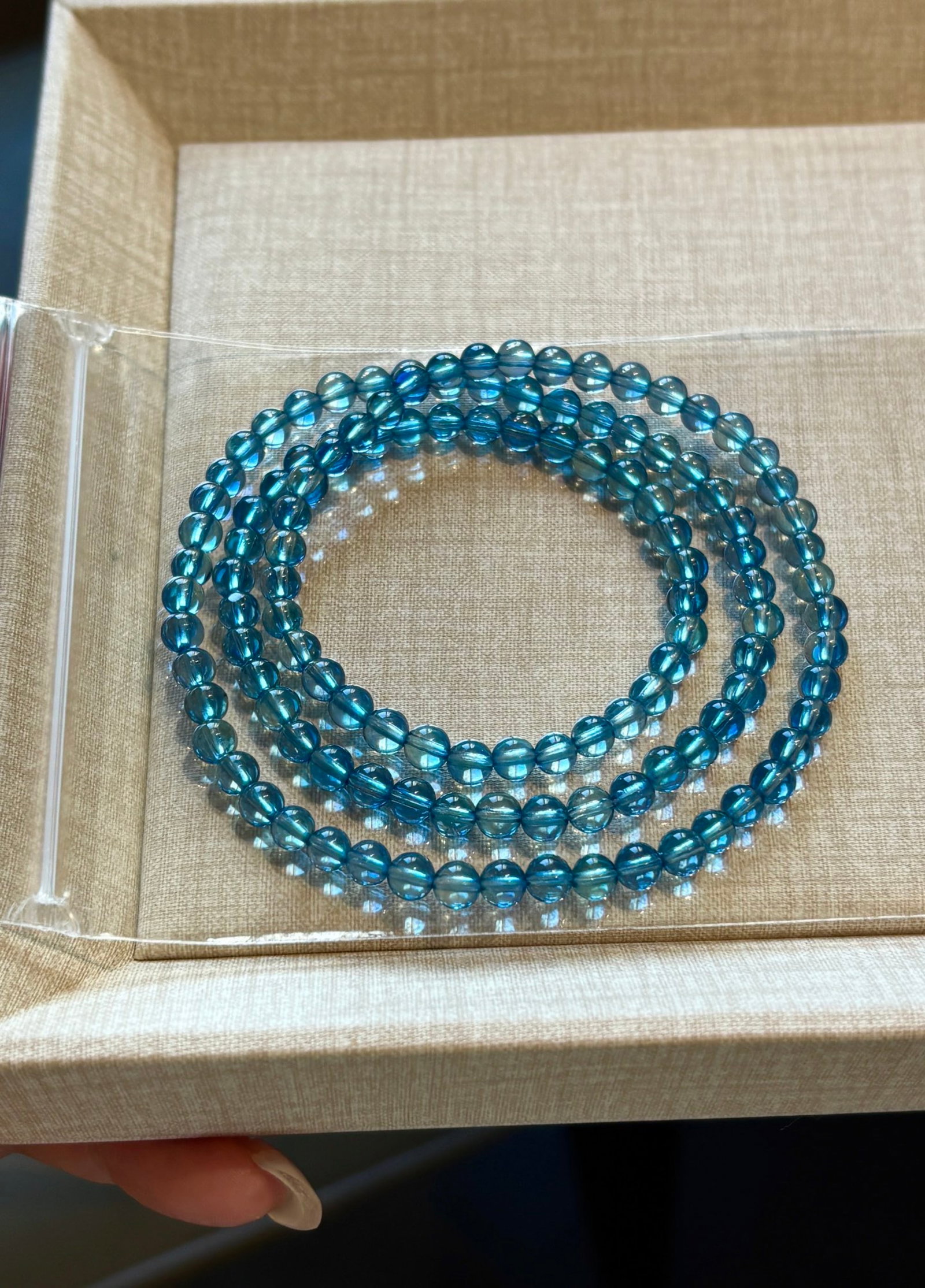 An Exquisite Aquamarine Bracelets: Estimated Value:1600-3200 An Exquisite Aquamarine Bracelets,Size:4.7mm,Weight:16.8g 海蓝宝手串