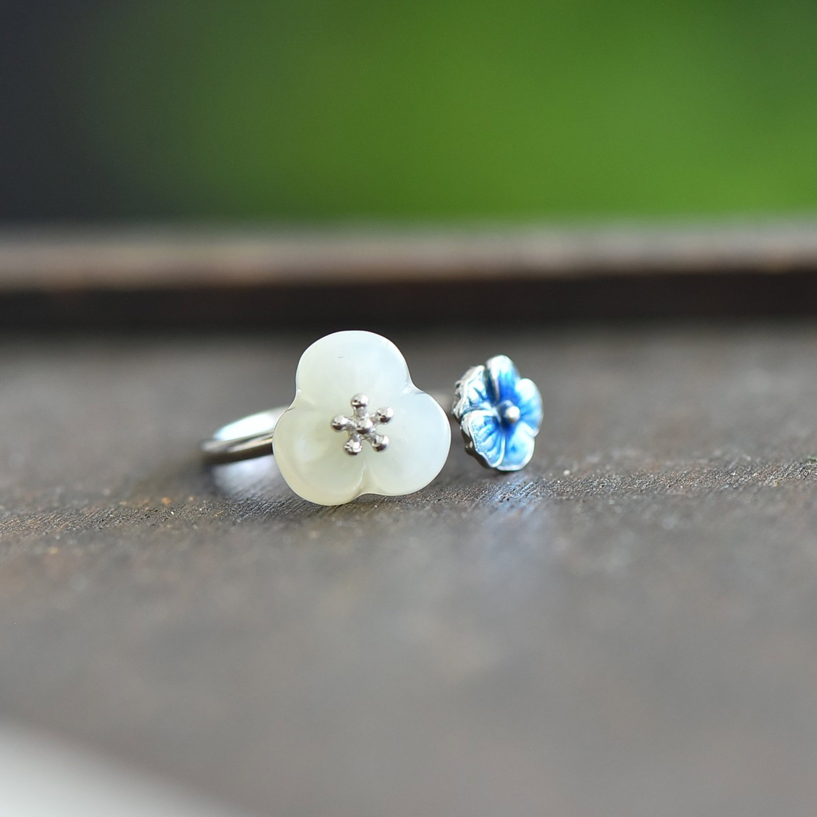 An Exquisite Sterling Silver Inlaid White Jade Ring - 2