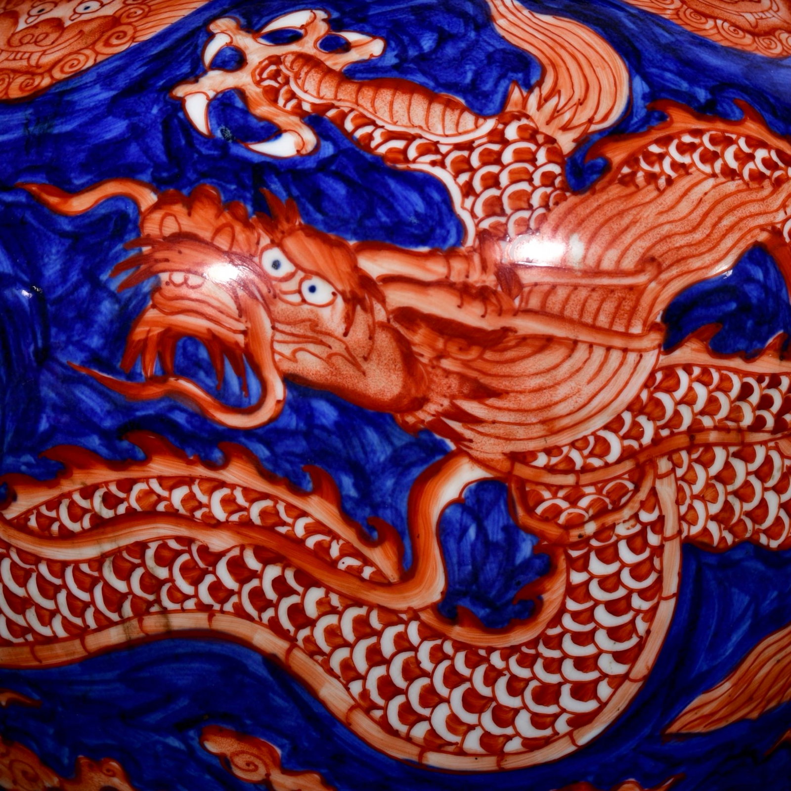 A Pair of Rare Blue and White Iron-Red Auspicious Cloud and Dragon Pattern Jars - 3