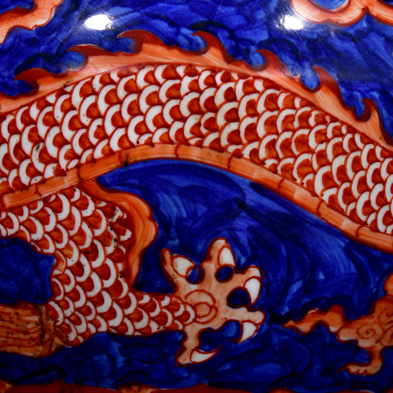 A Pair of Rare Blue and White Iron-Red Auspicious Cloud and Dragon Pattern Jars - 5