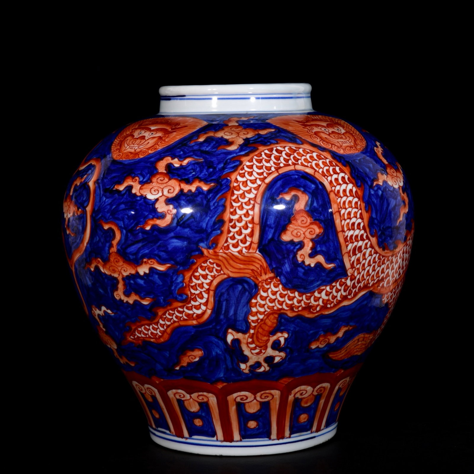 A Pair of Rare Blue and White Iron-Red Auspicious Cloud and Dragon Pattern Jars - 6
