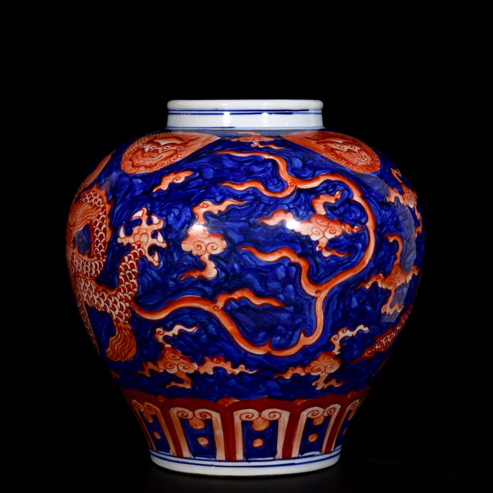 A Pair of Rare Blue and White Iron-Red Auspicious Cloud and Dragon Pattern Jars - 7