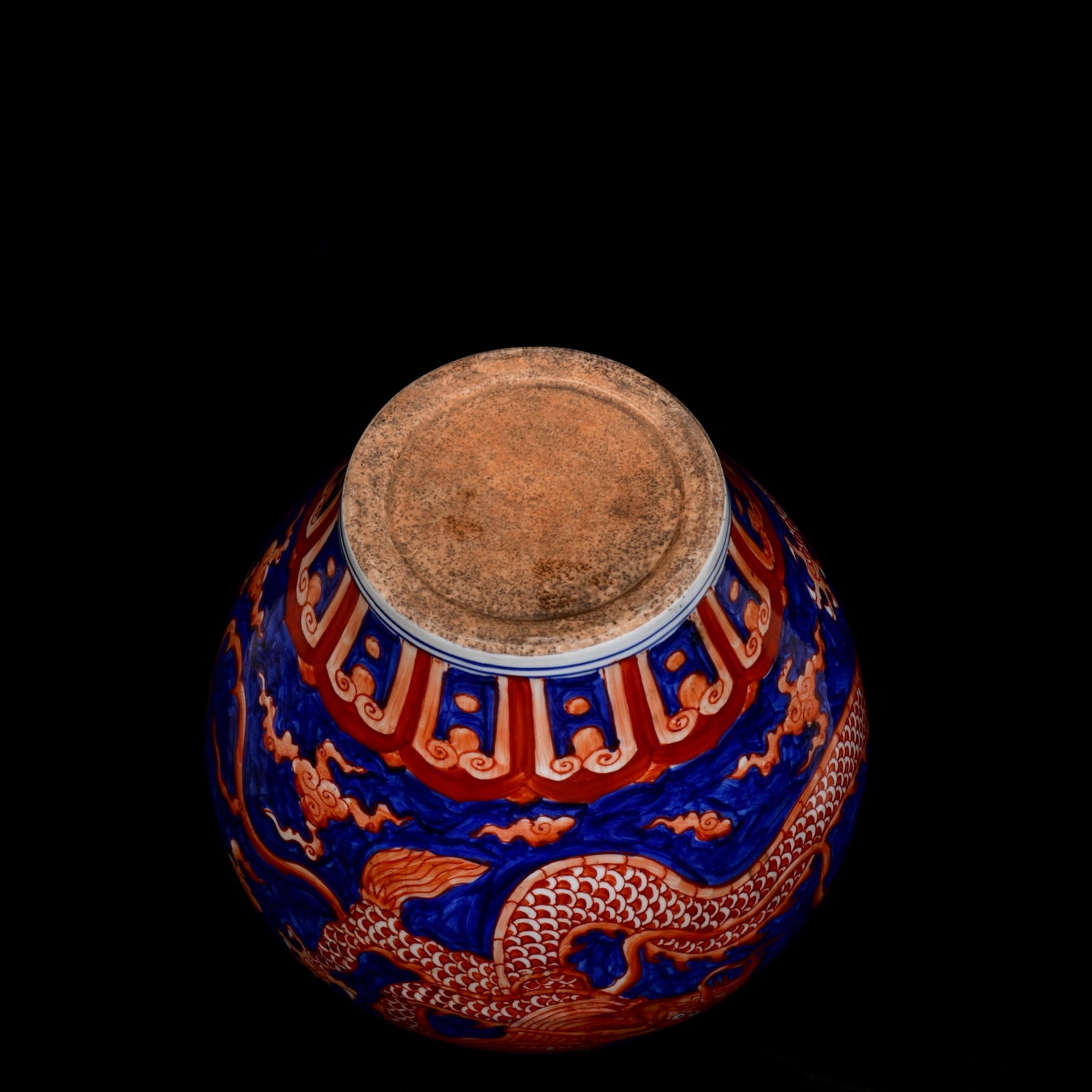 A Pair of Rare Blue and White Iron-Red Auspicious Cloud and Dragon Pattern Jars - 9