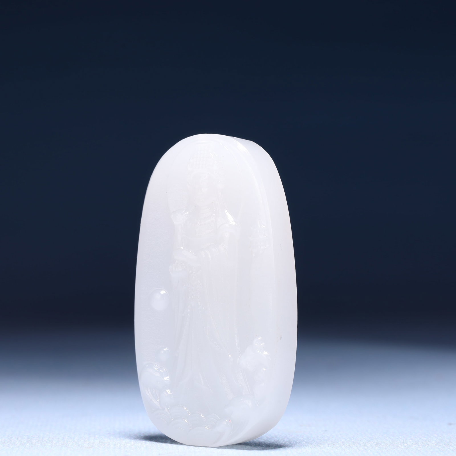 An Exquisite White Jade Statue of Avalokitesvara Pendant - 2