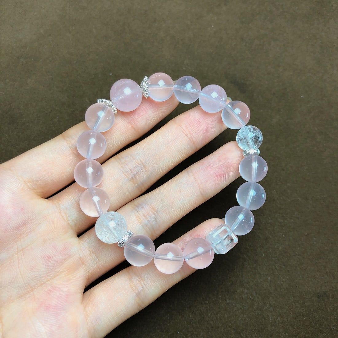 An Exquisite Crystal Bracelets: Estimated Value:300-600 An Exquisite Crystal Bracelets,Size:10.3mm, Weight:28.1g 水晶手串