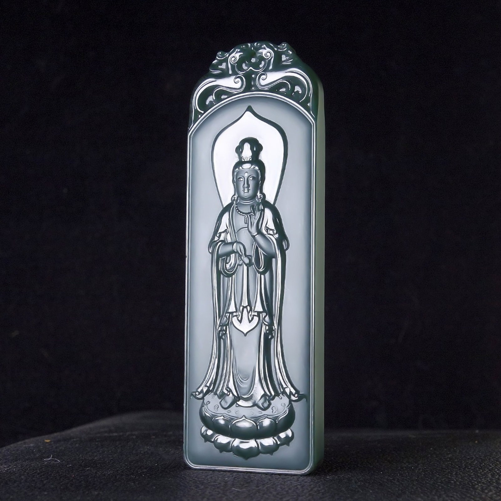 An Exquisite Greenish Jade Statue of Avalokitesvara Pendant - 2