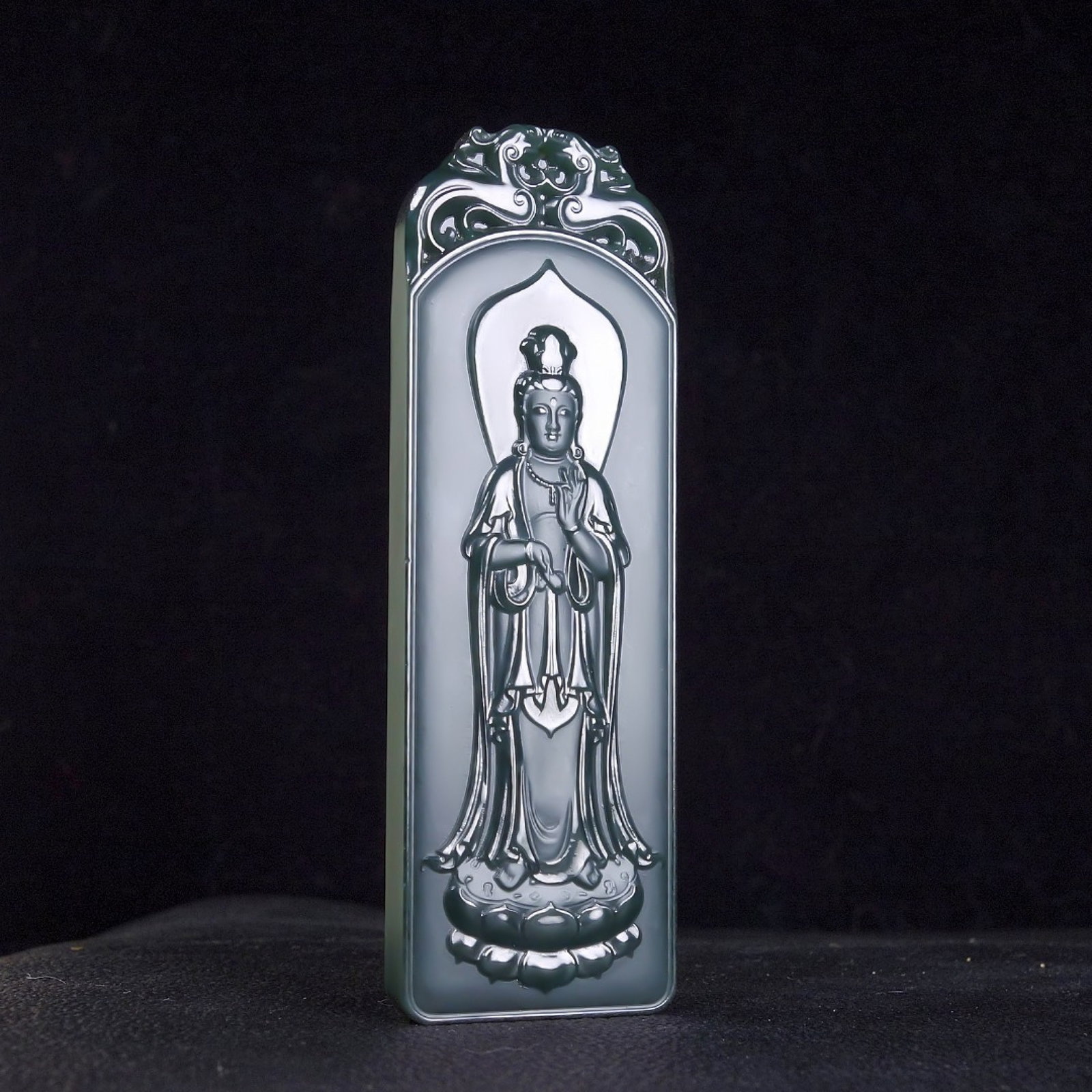 An Exquisite Greenish Jade Statue of Avalokitesvara Pendant - 3