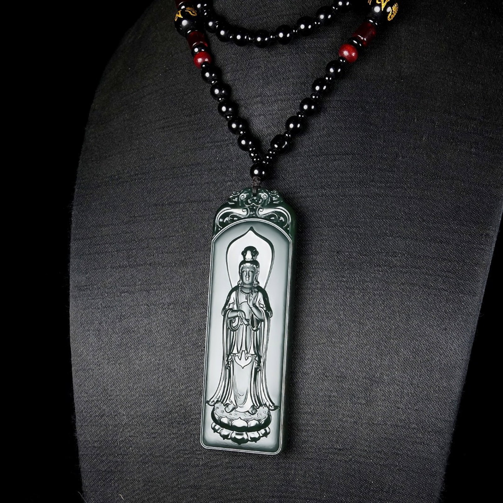 An Exquisite Greenish Jade Statue of Avalokitesvara Pendant - 5