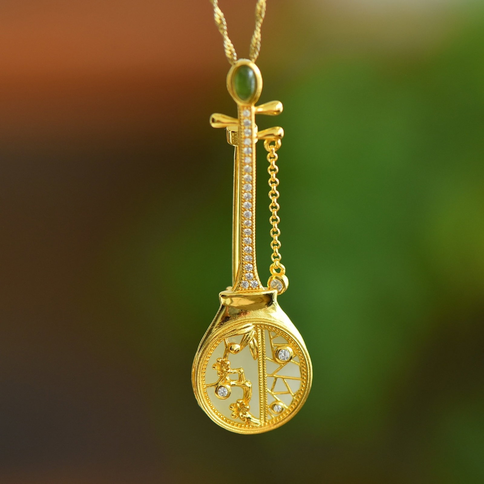 An Exquisite Sterling Silver-Gold Plated Inlaid White Jade Pendant,Inlaid Diamond: Estimated Value:300-600 An Exquisite Sterling Silver-Gold Plated Inlaid White Jade Pendant,Inlaid Diamond