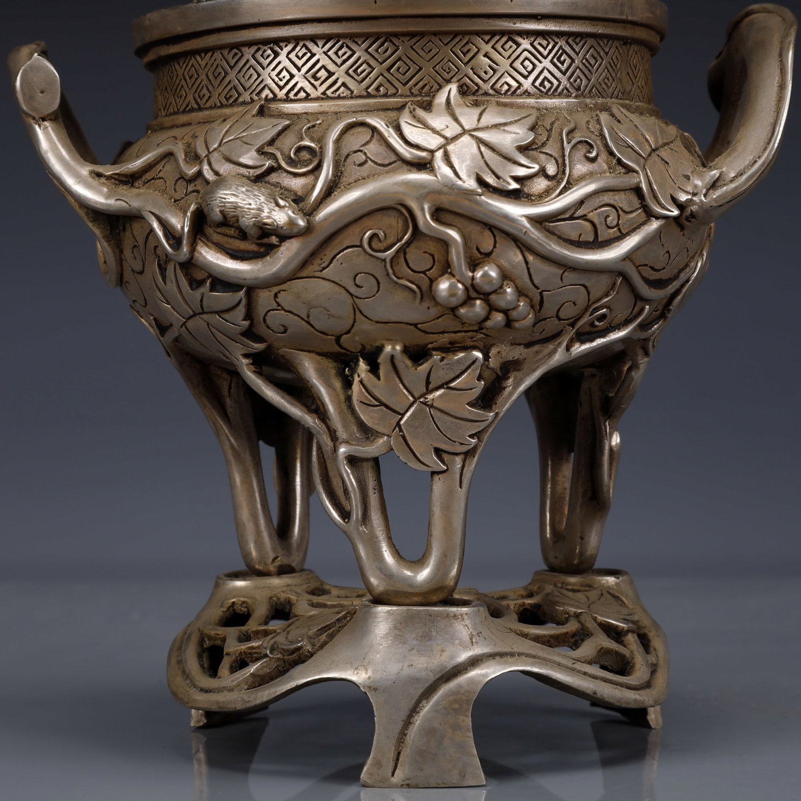 An Exquisite Silver-Plated Bronze Mouse Double-Ears and Tripod Censer - 3