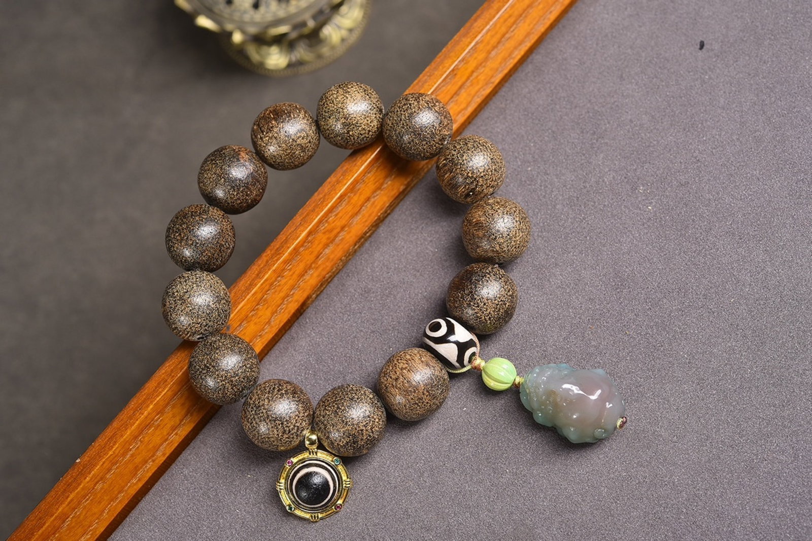 An Exquisite Eaglewood Bracelets - 2