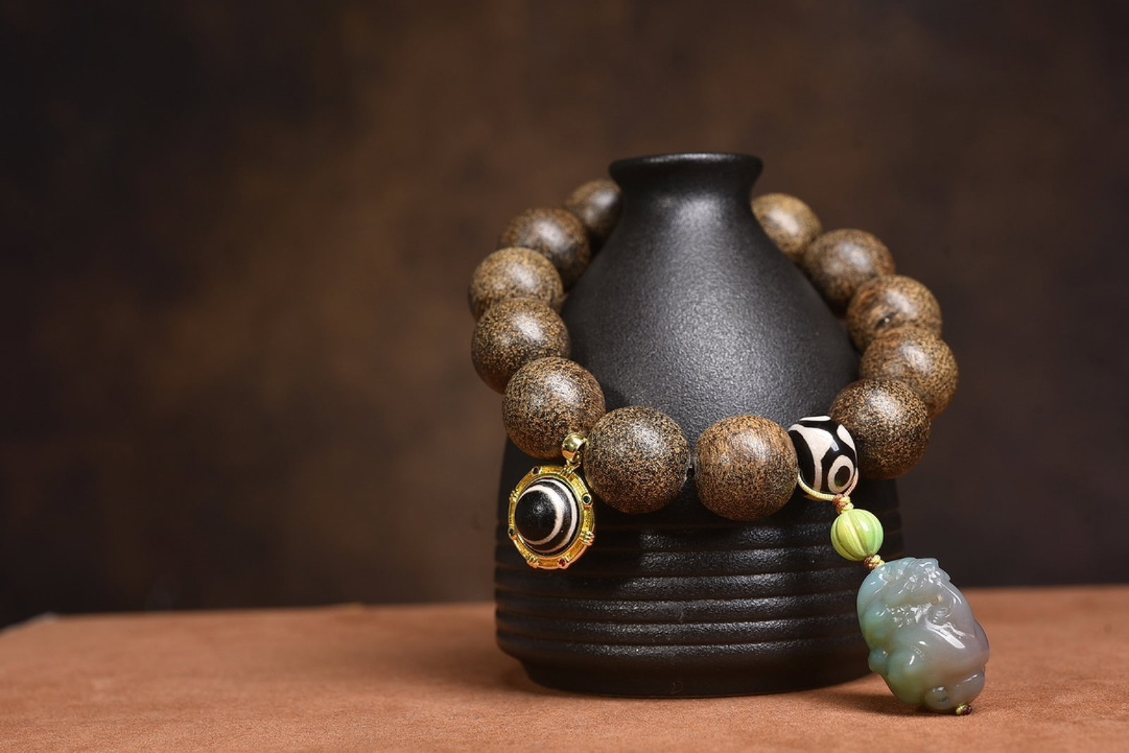 An Exquisite Eaglewood Bracelets - 6