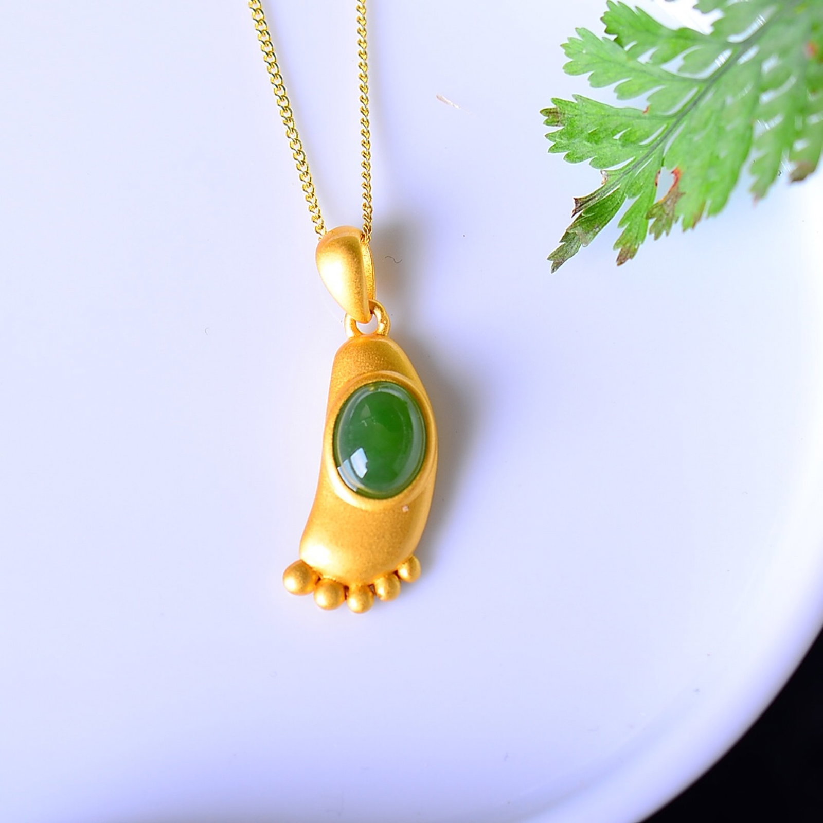 An Exquisite Sterling Silver-Gold Plated Inlaid Jasper Pendant - 4
