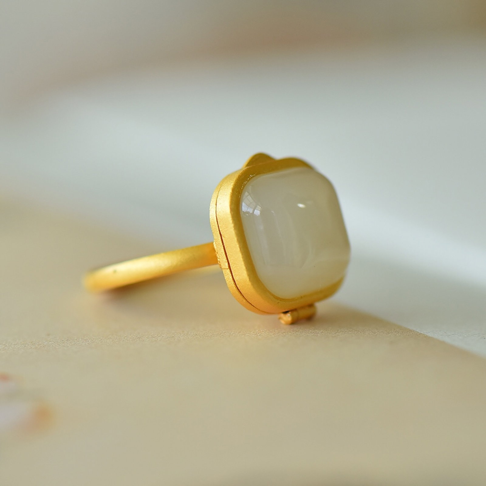 An Exquisite Sterling Silver Inlaid White Jade Ring - 3