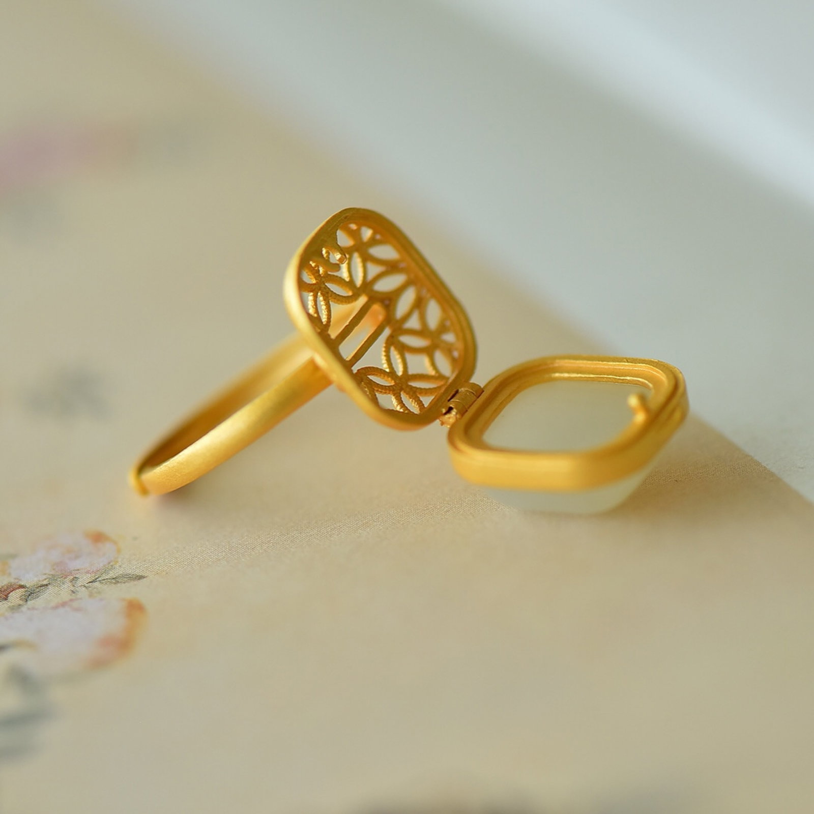 An Exquisite Sterling Silver Inlaid White Jade Ring - 4