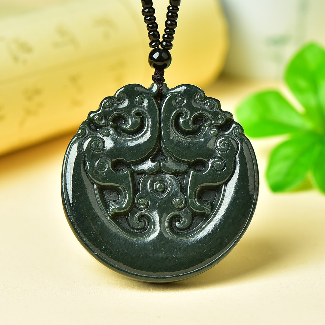An Exquisite Sapphire Dragon Pattern Pendant: Estimated Value:200-400 An Exquisite Sapphire Dragon Pattern Pendant,Size:53mmx53mm 寓意:仿古富贵双龙 寓意吉祥