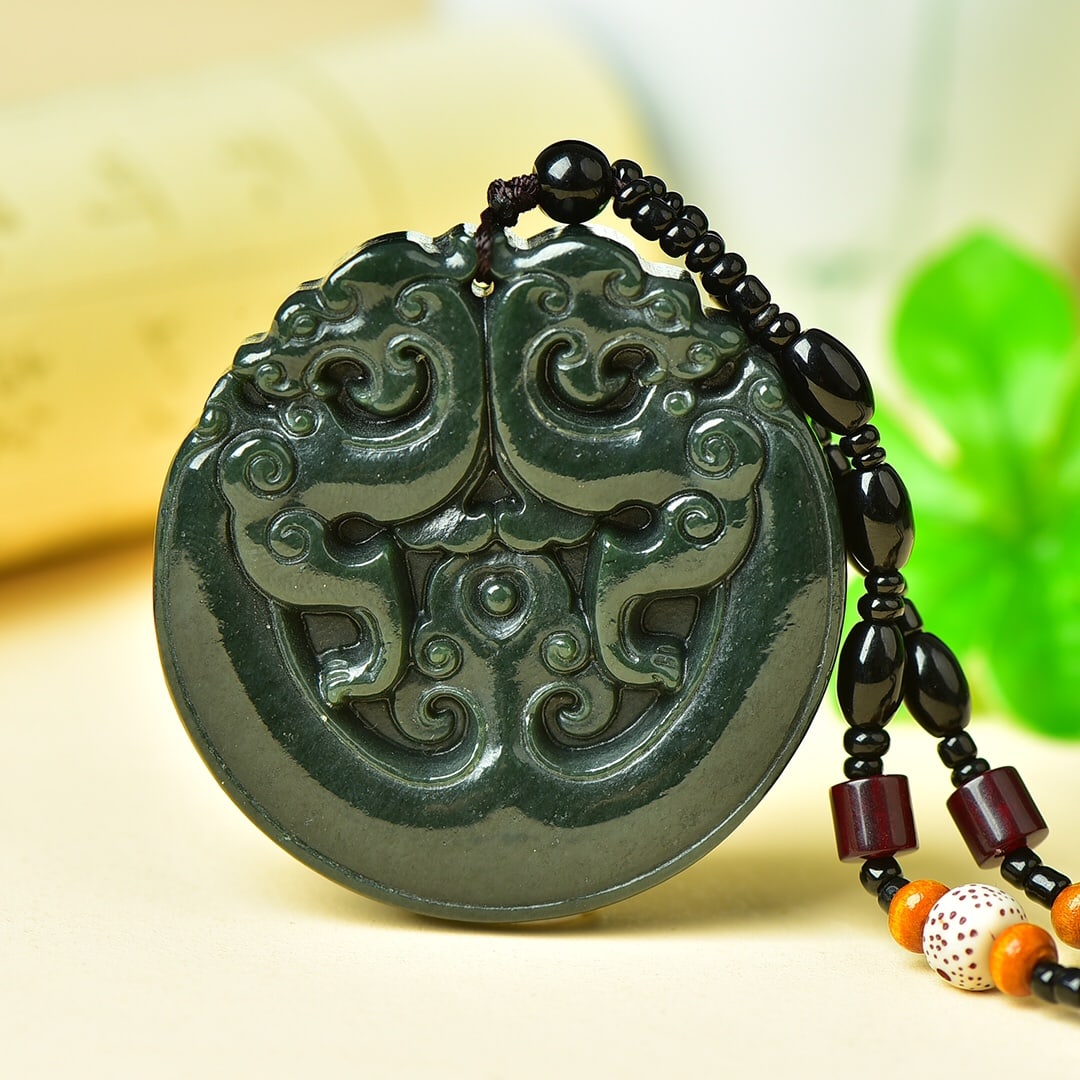 An Exquisite Sapphire Dragon Pattern Pendant - 2