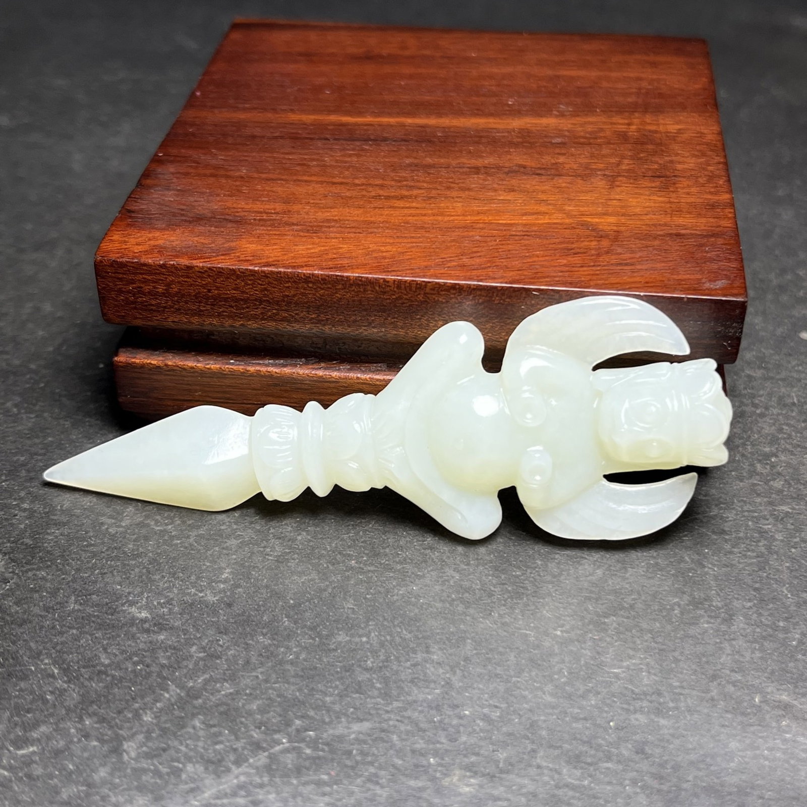 An Exquisite White Jade Statue of Garu?a Pattern Vajry Pestle - 2