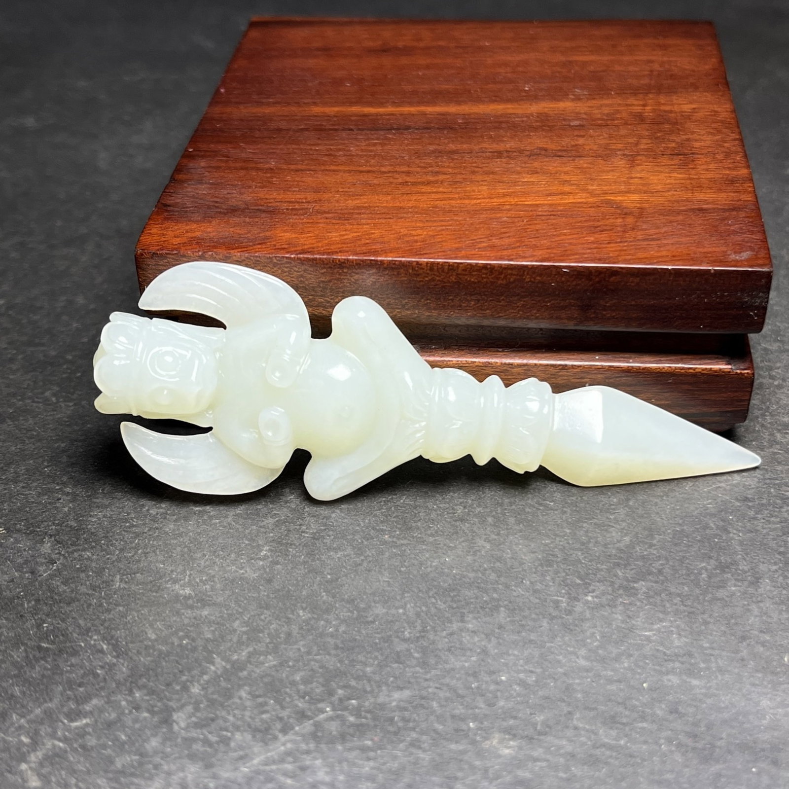 An Exquisite White Jade Statue of Garu?a Pattern Vajry Pestle - 4