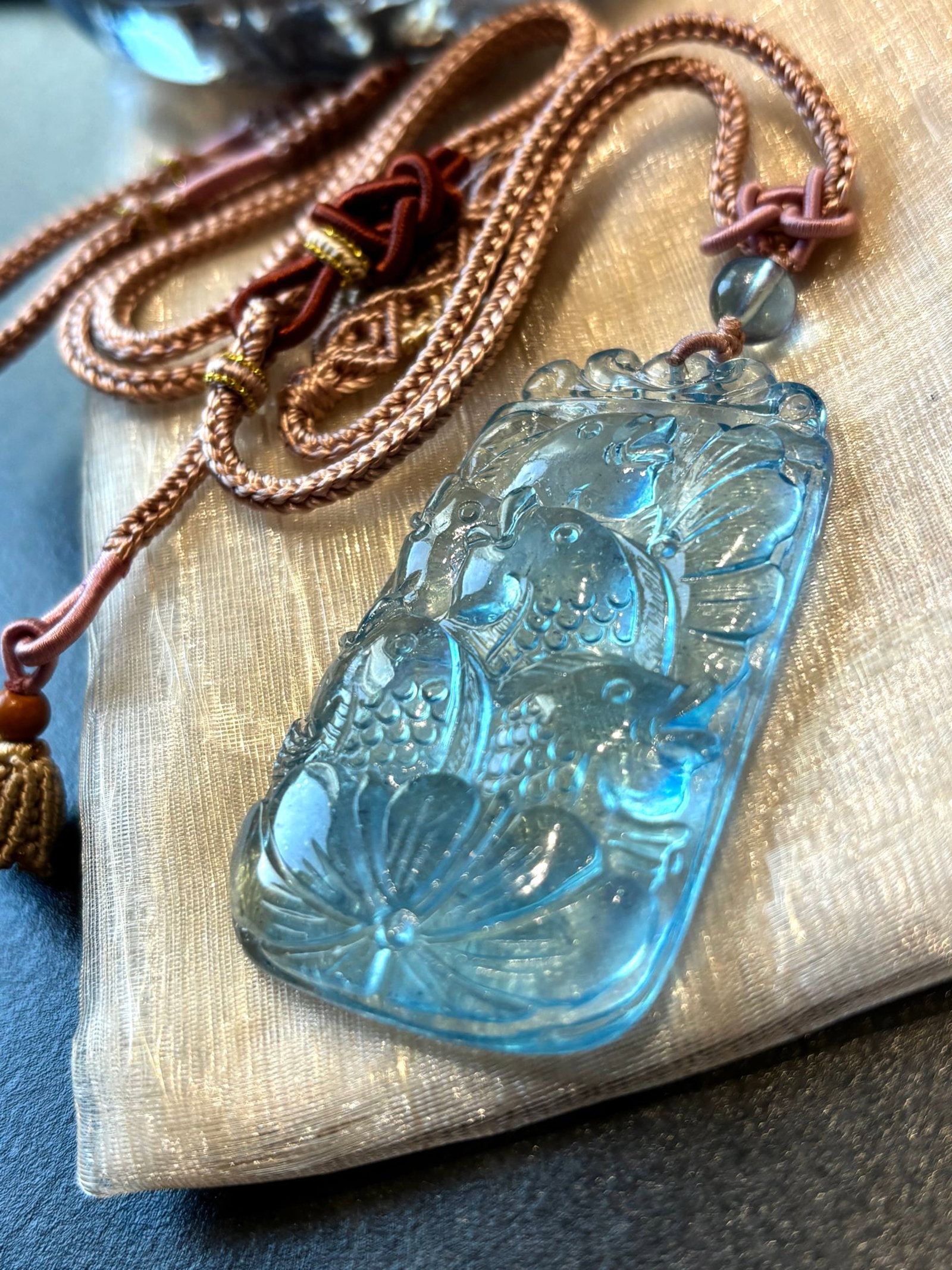 An Exquisite Aquamarine Fish Pattern Pendant: Estimated Value:2000-4000 An Exquisite Aquamarine Fish Pattern Pendant,Size:24mmx28mmx10mm,Total Weight:25.8g 海蓝宝鱼纹吊坠